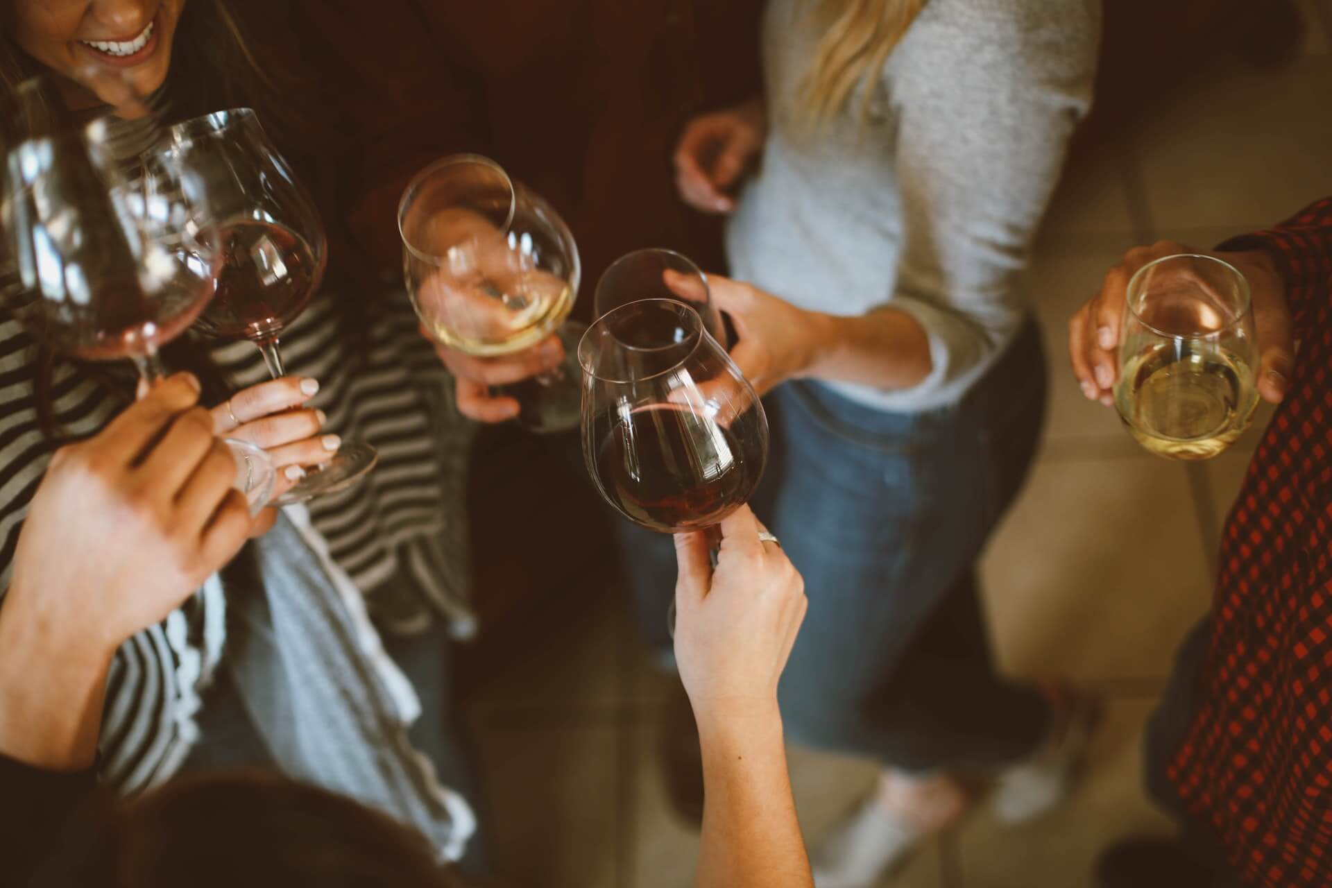 kelsey-chance-tAH2cA_BL5g-unsplash wedding bar hire warwickshire